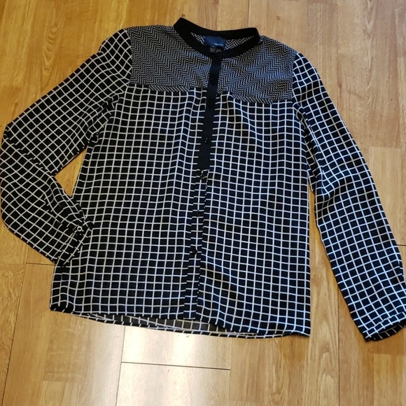 Greylin b/w windowpane button down blouse - Picture 1 of 4